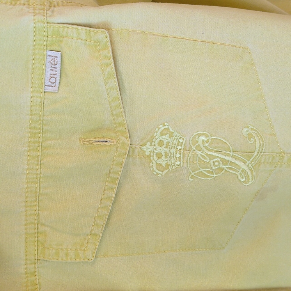 Laurel Button Down